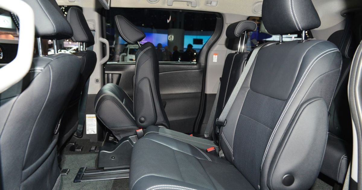 Специалисты назвали автомобили, которые имеют самые безопасные задние сиденья