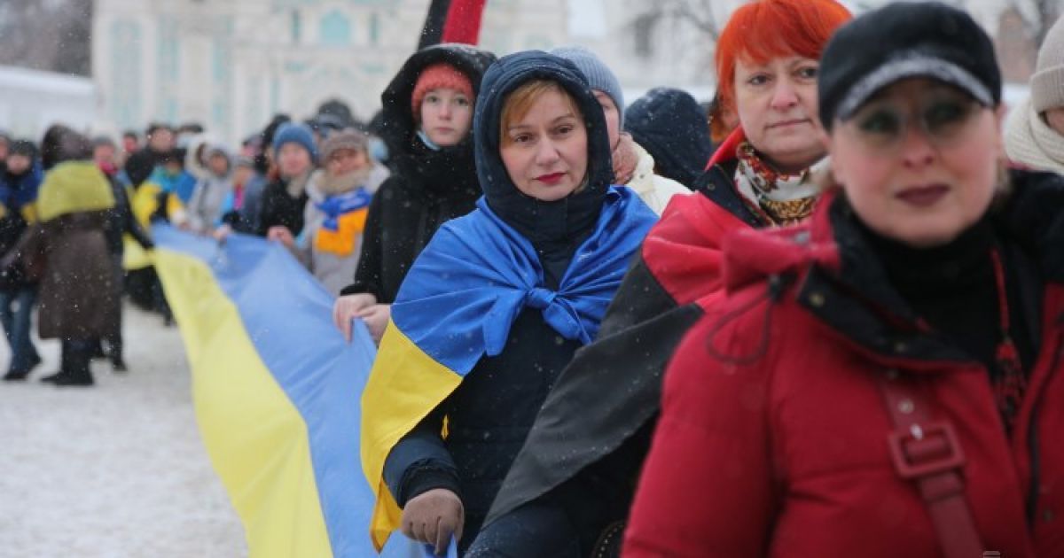 Цепи единства, новый мост и самый большой флаг в воздухе: как Украина отмечала День соборности