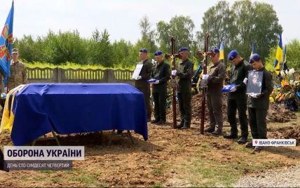 Навсегда ушли в небо: в Ивано-Франковске похоронили лучших военных летчиков Украины