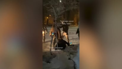 Силова бусифікація: у Києві під час затримання чоловіка тягнули по снігу
