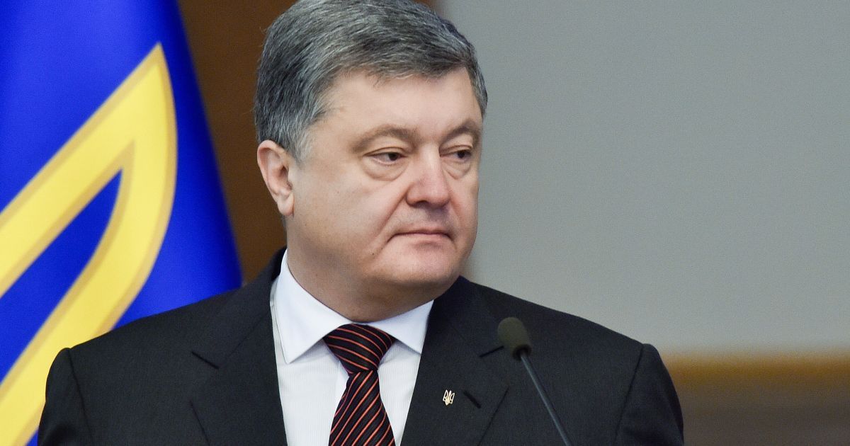 Порошенко отметил 75 военных ВСУ высокими наградами