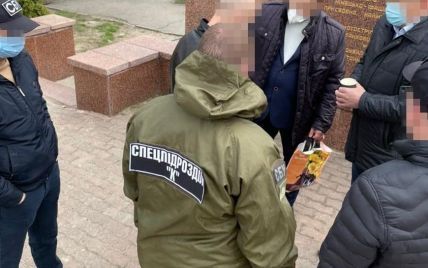 У Чернівцях затримали директора перинатального центру на хабарі