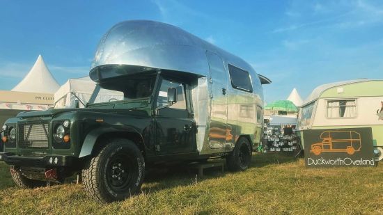 Наче в літаку: британці створили незвичайний кемпер на базі Land Rover Defender