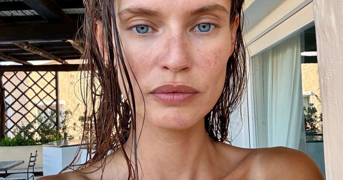 Жалаңаш қызыл шашты мастурбация жасайтын онлайн порно видео