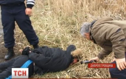 На Днепропетровщине мужчина устроил стрельбу с угоном автомобиля