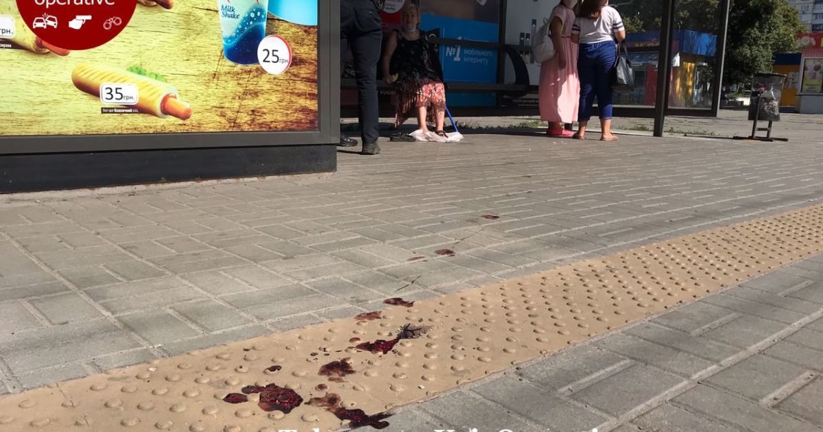 У Києві маршрутчик затиснув дверима літню жінку