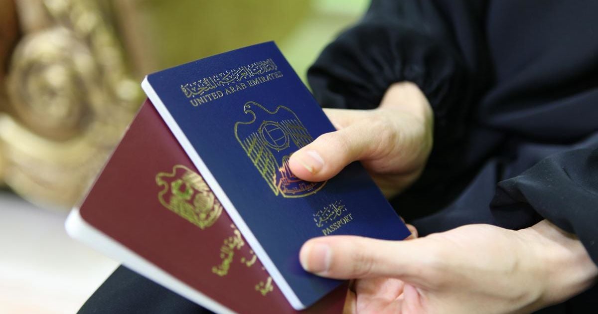 Паспорт ОАЭ стал "сильнейшим" в мире, украинский – на 28 месте