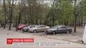 Правий берег столиці тероризує чоловік, який ріже колеса припаркованих авто