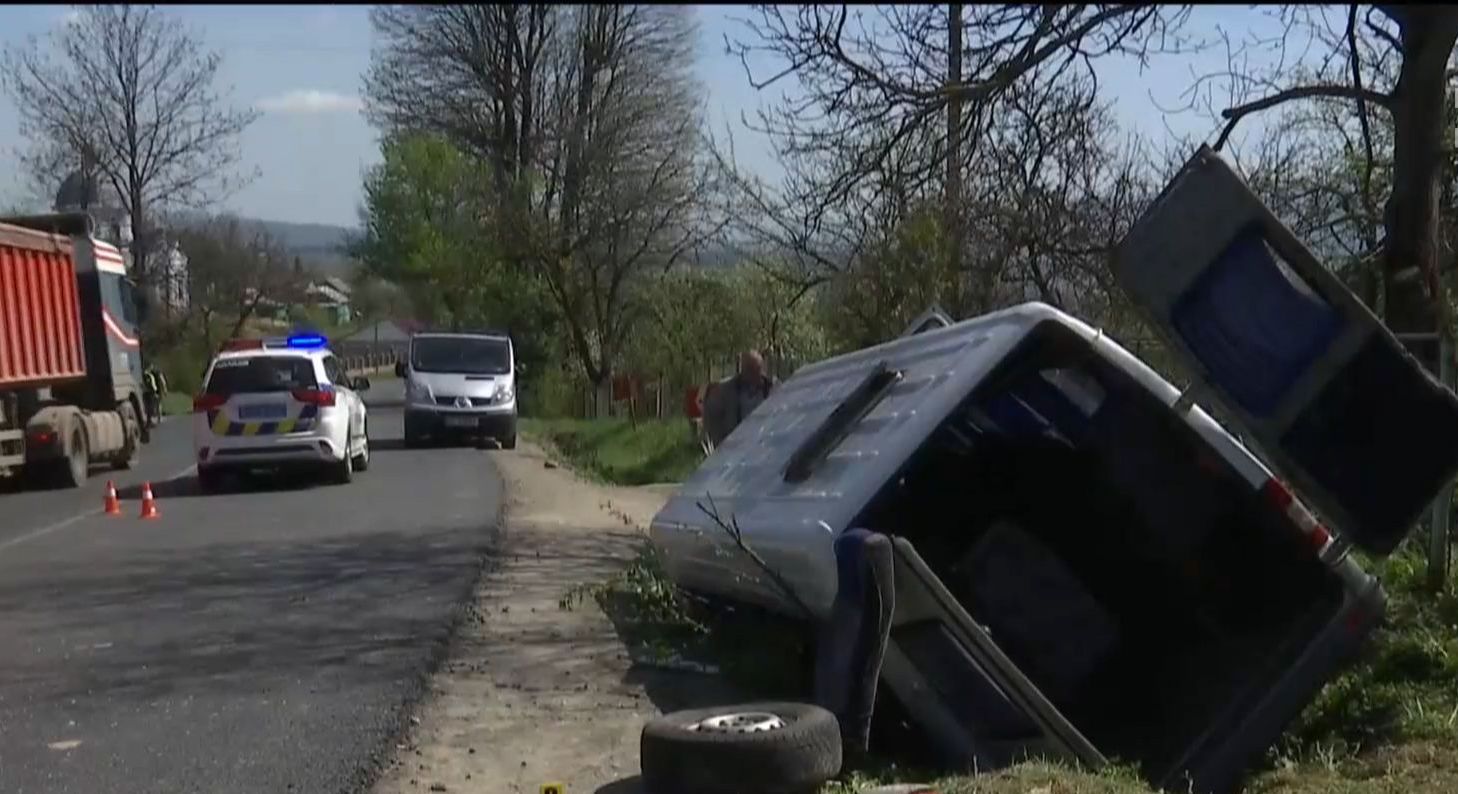 В аварии автобуса на Прикарпатье пострадали подростки, которые возвращались  с медосмотра в военкомате — Украина