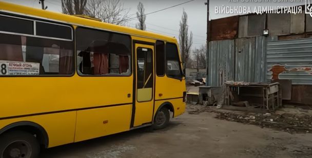 Херсон під ударом: росіяни вгатили по маршрутці, є жертви