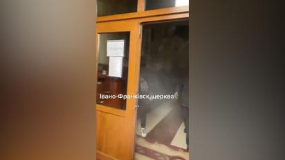 В храмі Івано-Франківська відбулось протистояння УПЦ МП та ПЦУ
