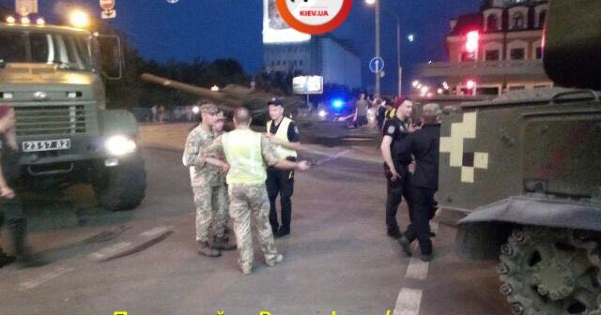 Бук врізався у торговий центр Київ_3 / © facebook.com/dtp.kiev.ua