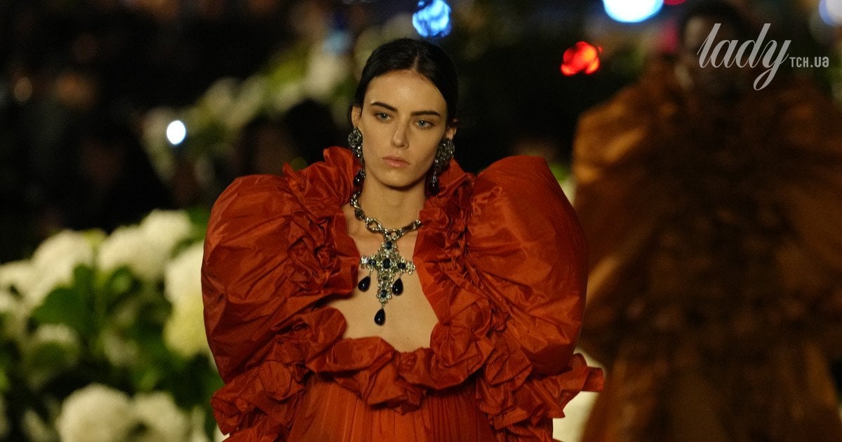 Показ Saint Laurent весна-лето 2026