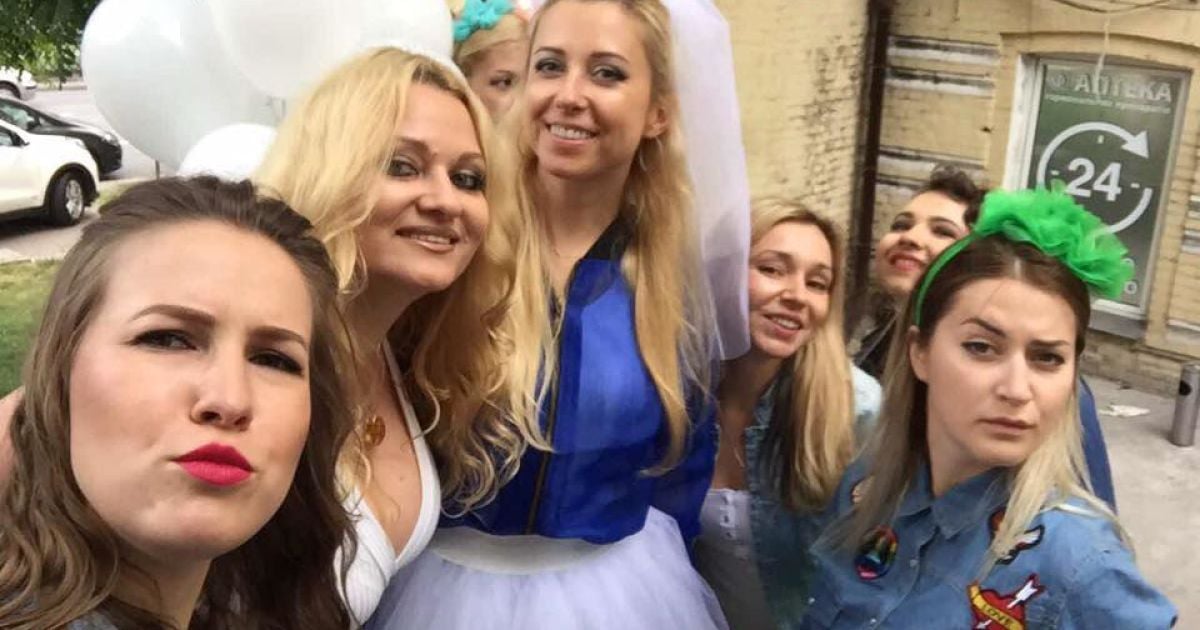 Подружки Тоні Матвієнко показали кумедні фото з її дівич-вечора