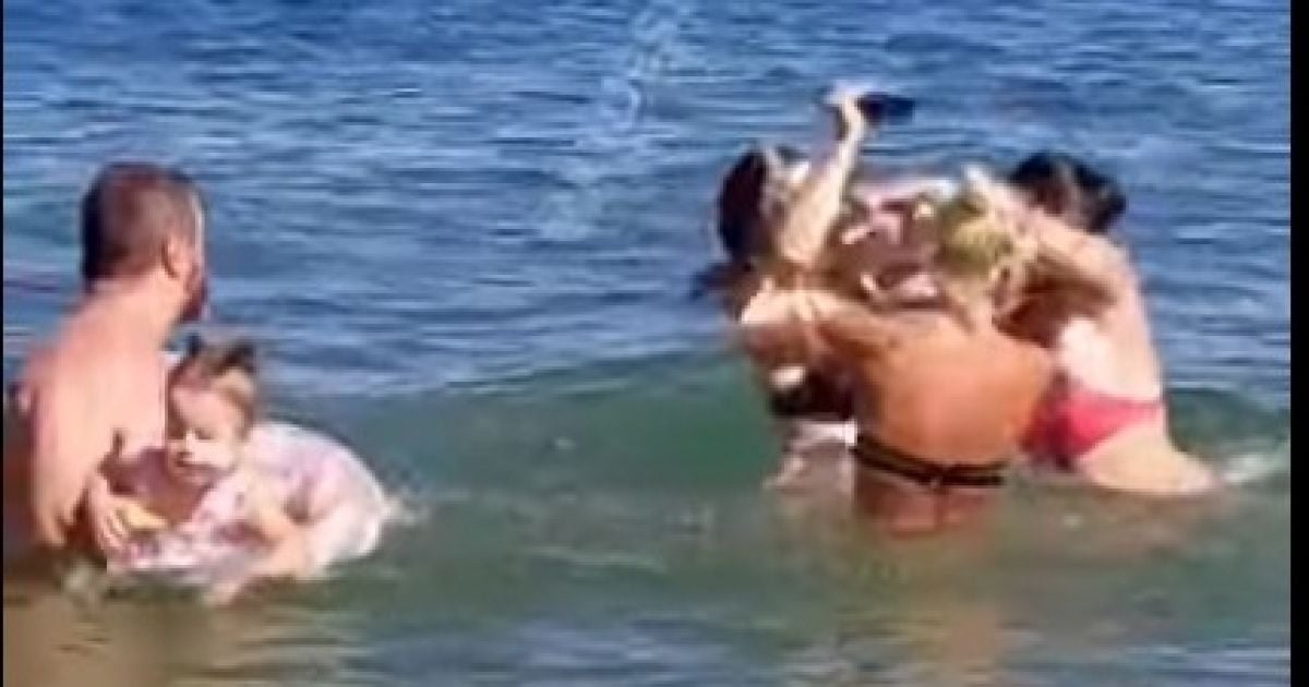 "Морський бій": в Одесі туристи побилися на очах у дитини (відео)