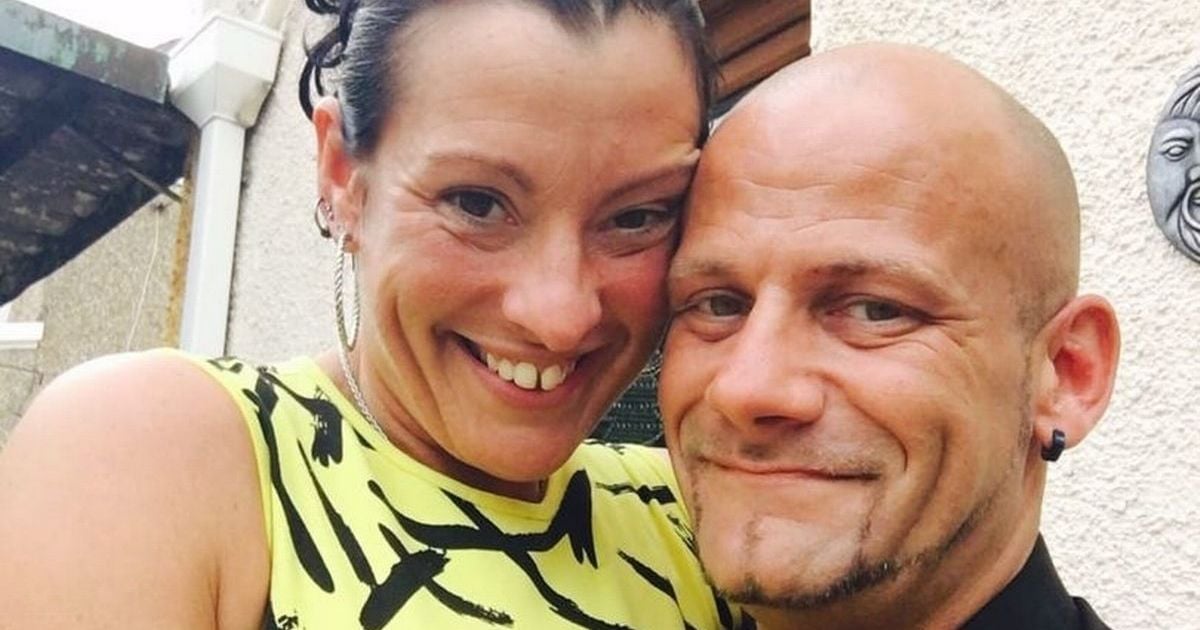 Голодала, но выпивала бутылку вина за вечер: во время семейного отпуска внезапно умерла 35-летняя женщина