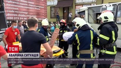 На Прикарпатті в аварію потрапив повний пасажирів автобус