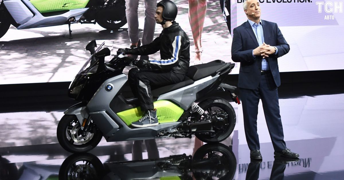 BMW запустить у Барселоні байкшеринг з електричними скутерами