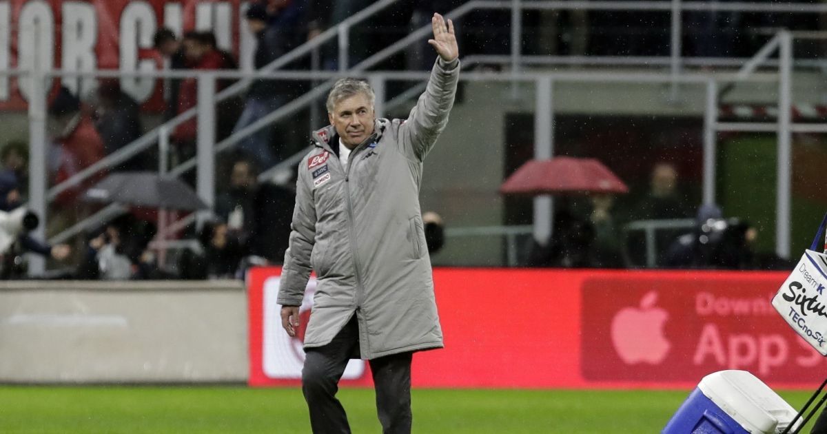 "Наполи" после выхода в плей-офф Лиги чемпионов уволил Анчелотти, тренера "сватают" в Англию