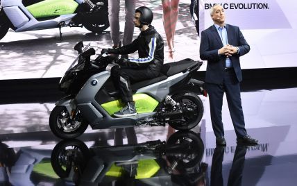 BMW запустит в Барселоне байкшеринг с электрическими скутерами
