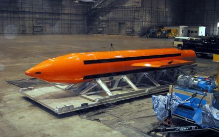 США вперше застосували в бою масивну "матір усіх бомб"