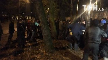 Сутичка через забудову в Києві_09