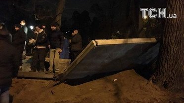 Сутичка через забудову в Києві_06