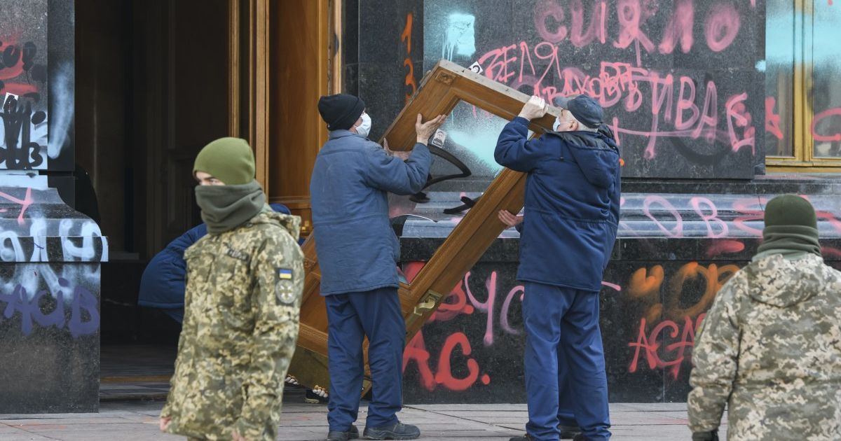 Погром под Офисом президента: еще трем участникам акции изберут меру пресечения