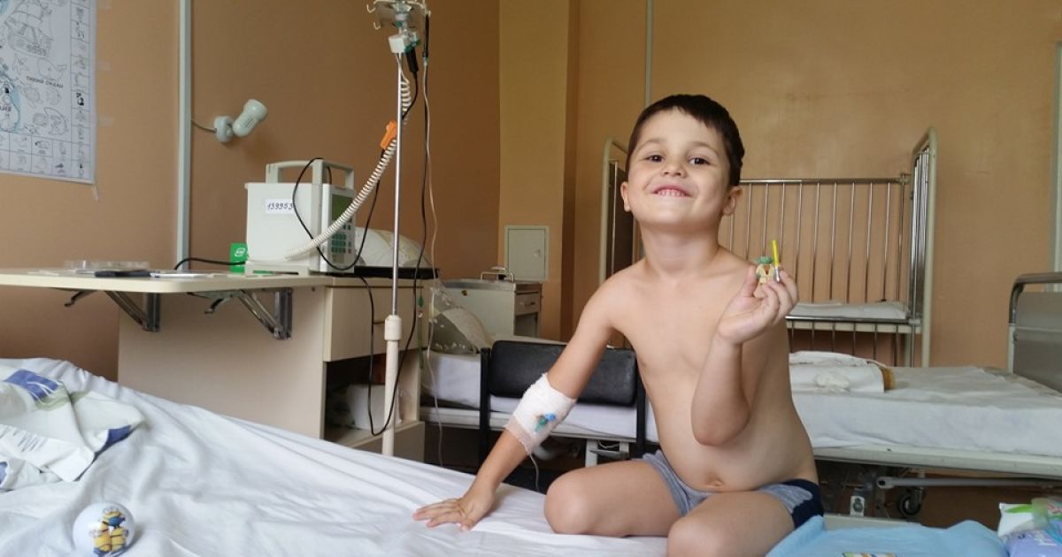 Про порятунок життя 5-річного Гліба просить його батьки