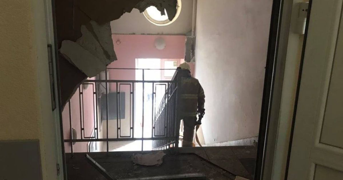 Поблизу центру Львова спалахнула поліклініка: фото