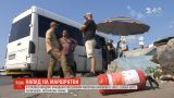 Парни в балаклавах забросали маршрутки "коктейлями Молотова" в Киеве