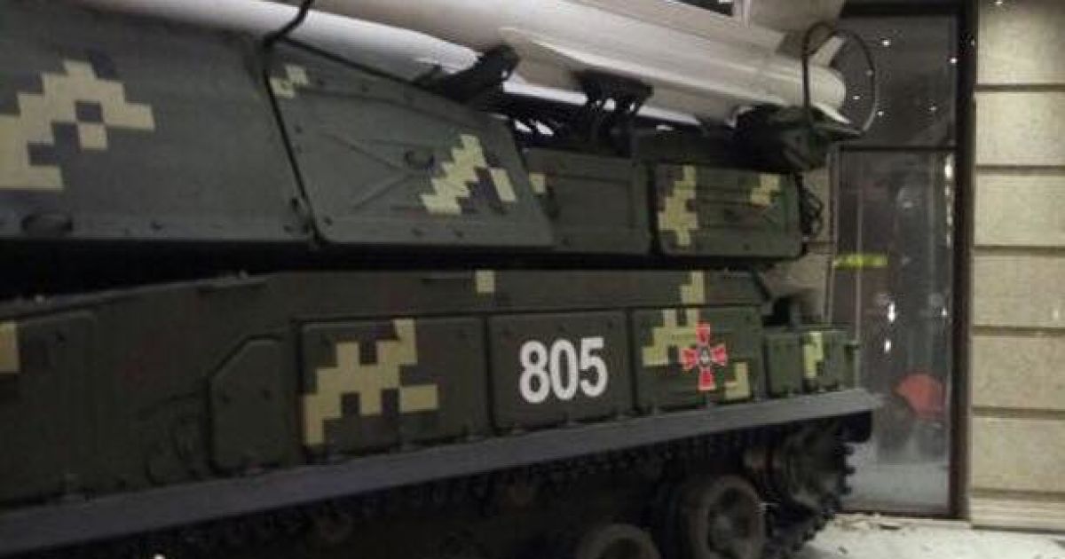 Бук врізався у торговий центр Київ_4 / © facebook.com/dtp.kiev.ua