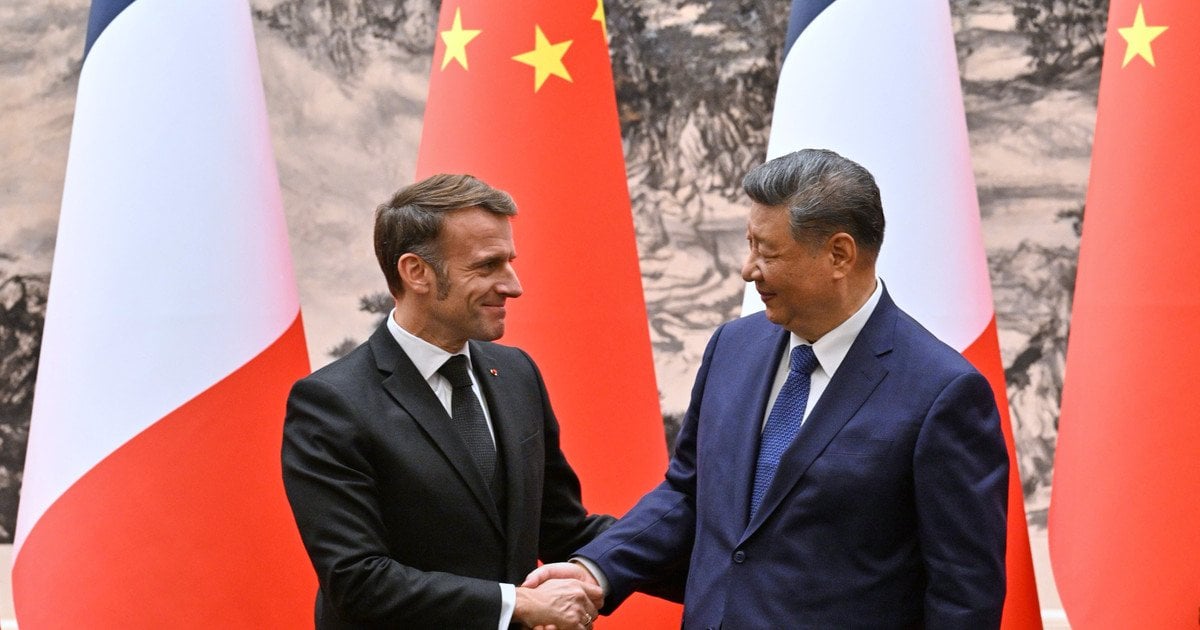 Эмманюэль Макрон и Си Цзиньпин на встрече 4 декабря в Пекине