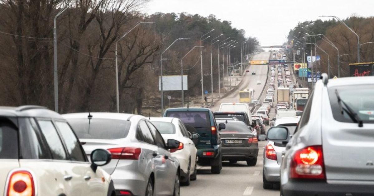 Як рухатися на автомобілі в умовах масової евакуації: кілька порад автомобілістам