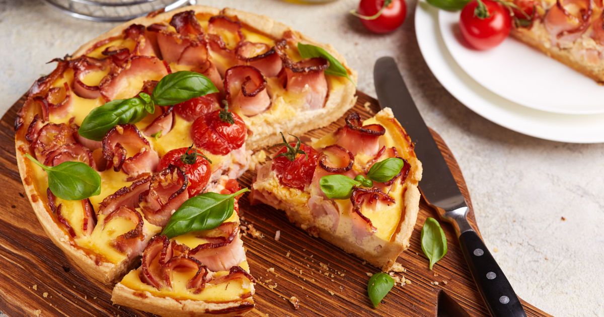 Кіш із помідорами і шинкою: завжди актуальний французький рецепт