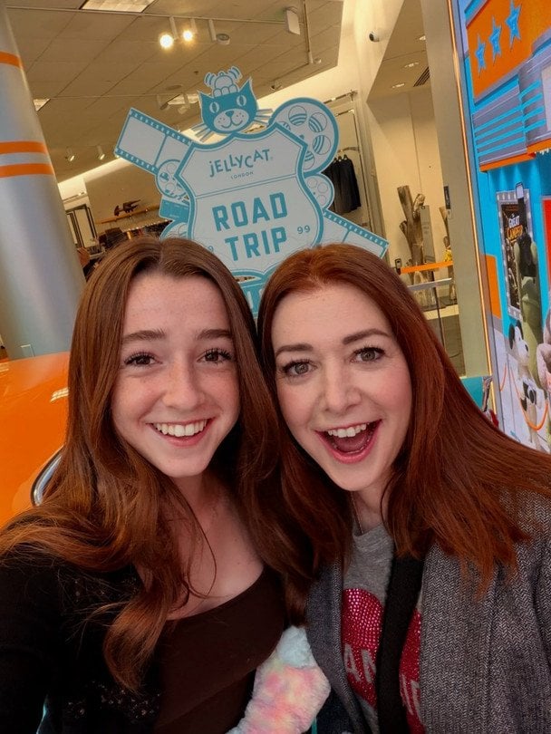 Елісон Ганніган із молодшою донькою / © instagram.com/alysonhannigan