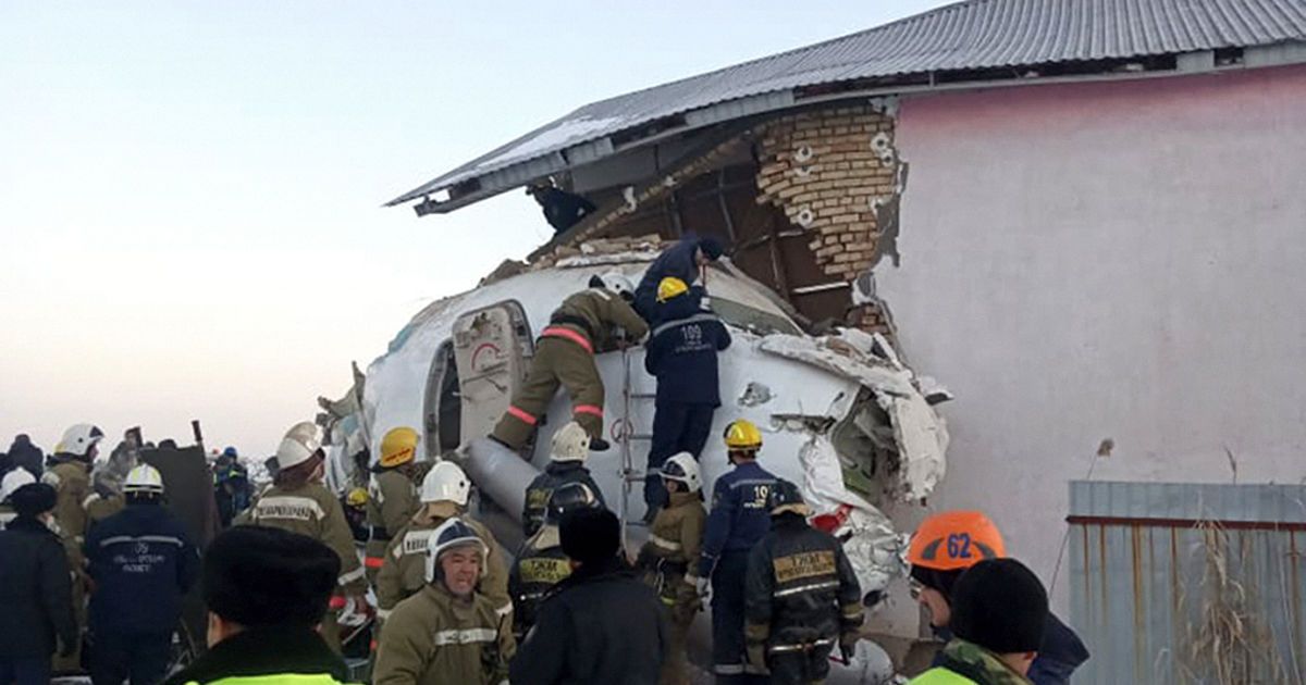 Катастрофа у Казахстані: на борту літака було двоє українців