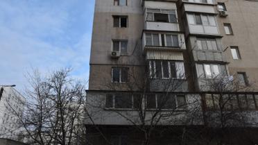 В Киеве женщина выпала из окна многоэтажки и разбилась