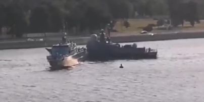 Военно-морское ДТП на Неве: два корабля "застыли в интимной близости"