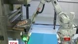 В США молодые разработчики создали робота, который готовит пиццу