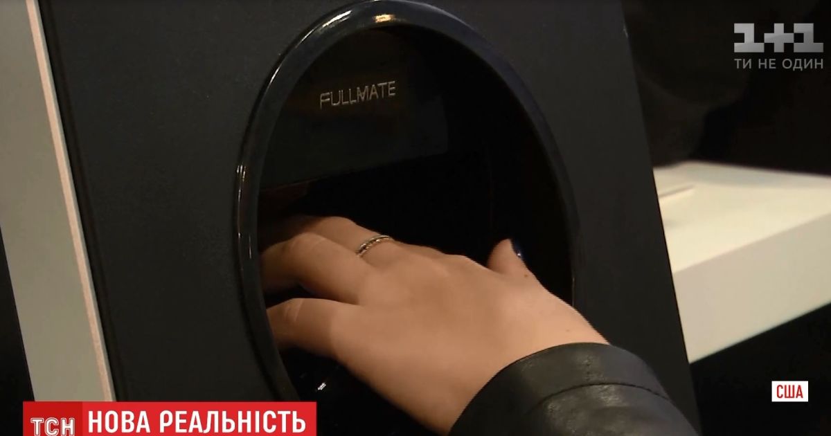 Робот-маникюрщик и унитаз с динамиками: изобретатели удивили Лас-Вегас технологиями будущего