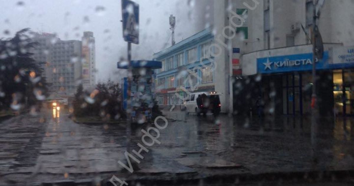 В центре Ужгорода горит универмаг "Украина" / © Ужгород Інфо