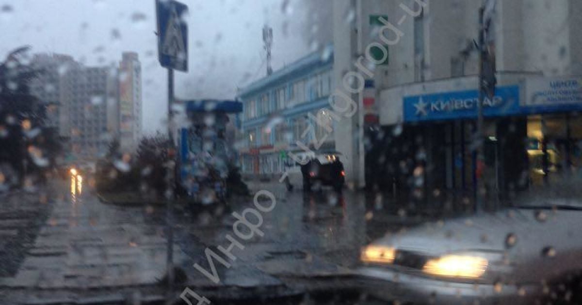 В центре Ужгорода горит универмаг "Украина" / © Ужгород Інфо