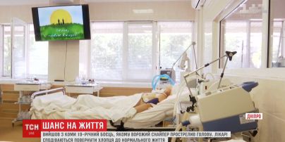 В Днепре вышел из комы 19-летний матрос, которому вражеский снайпер прострелил голову насквозь