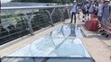 Кличко показал новое стекло, которое установили на мосту в центре Киева