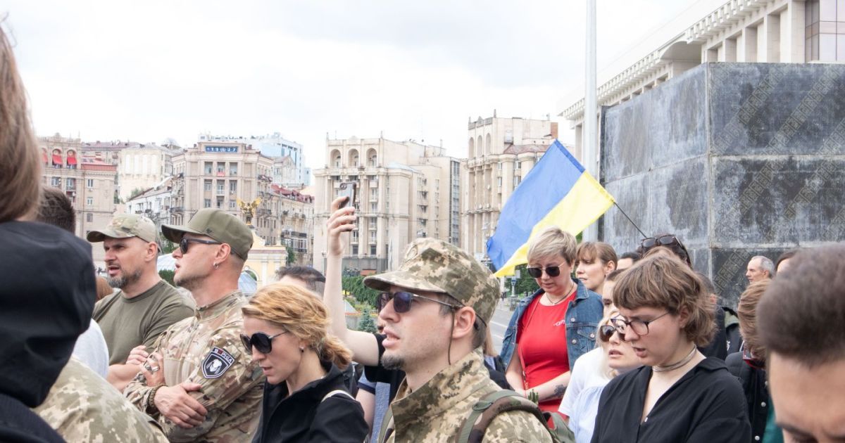 На Майдані Незалежності попрощались із бійцем Романом Ратушним