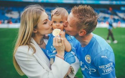 Футболист Александр Зинченко растрогал подписчиков милыми семейными фото с женой и маленькой дочкой