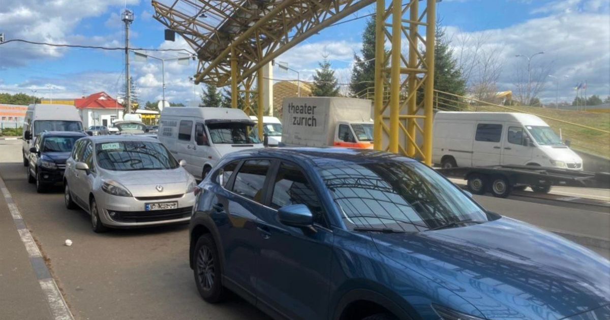 Более 41 тыс. человек выехали из Украины за сутки: очереди и ситуация на границах
