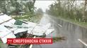 В Филиппинах местные жители массово покидают разрушенные дома
