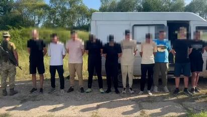 ГПСУ в 200 м от границы с Венгрией задержала 17 мужчин